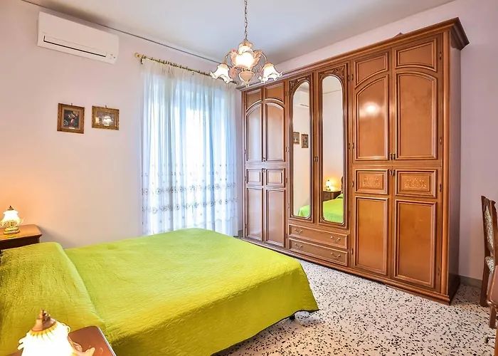 Apartment With 4 Bedrooms In Amalfi