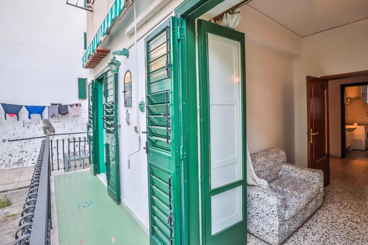 With 4 Bedrooms In *