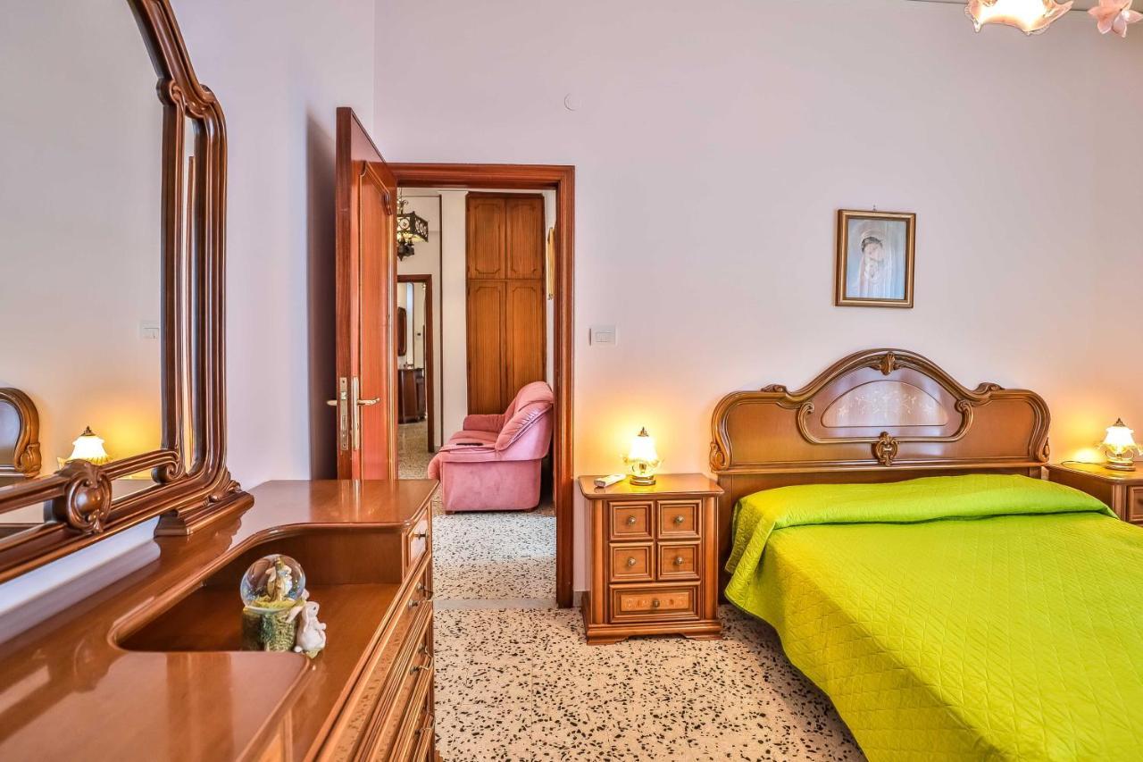With 4 Bedrooms In Appartamento Amalfi