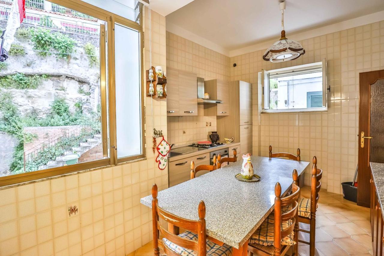 With 4 Bedrooms In Amalfi