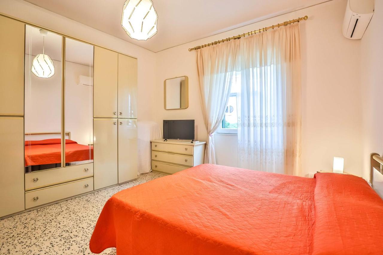 With 4 Bedrooms In